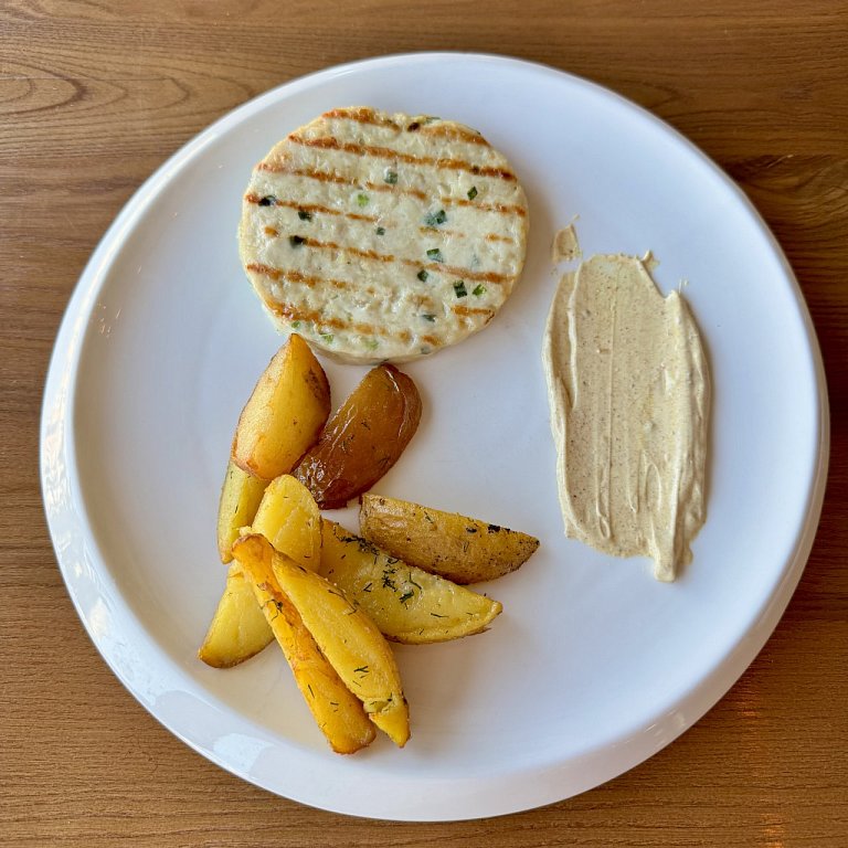 Б Оладьи из куриной грудки с картофелем по-деревенски